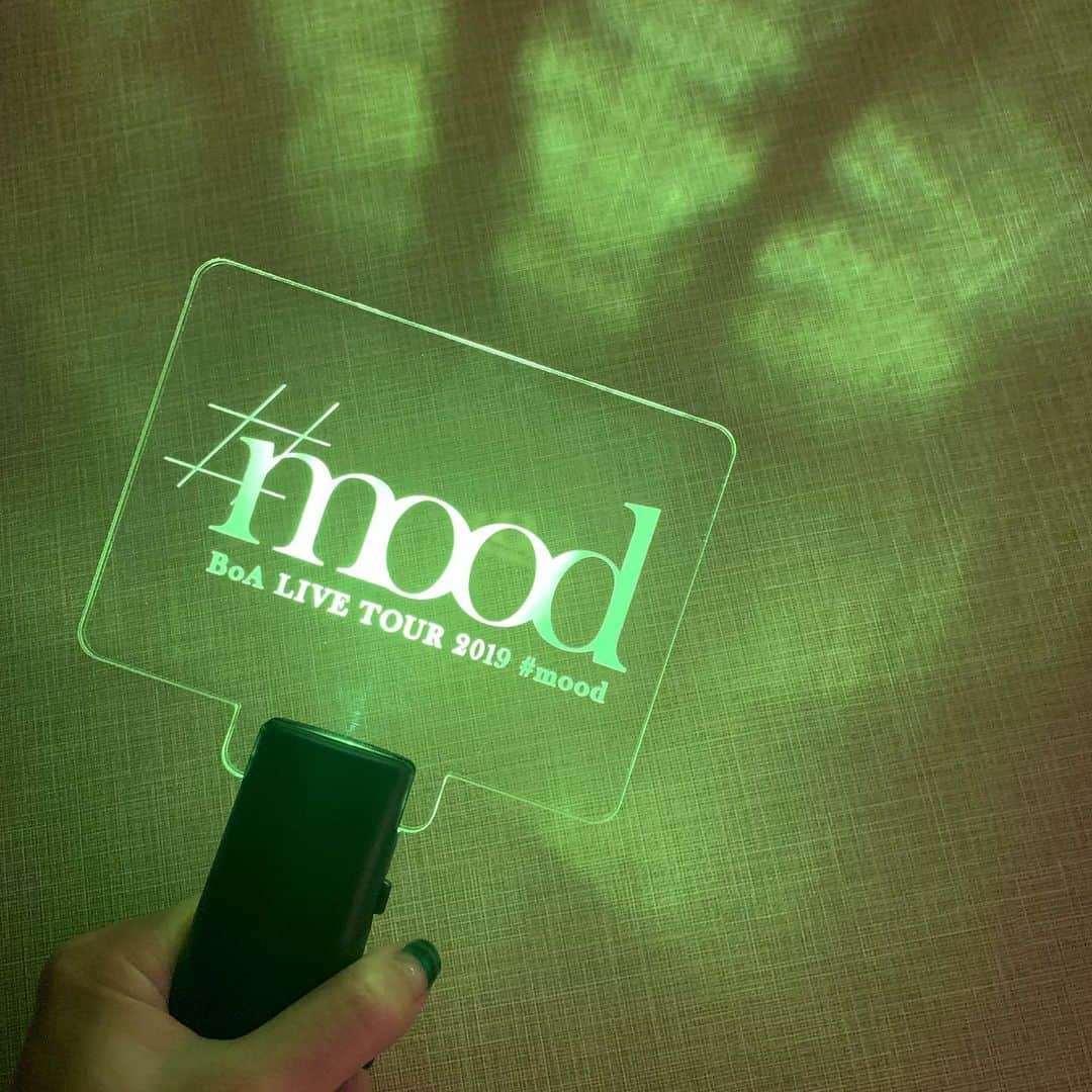 BoAのインスタグラム：「If you want this, meet me at #mood 💛 (actual color is yellow🤣)」