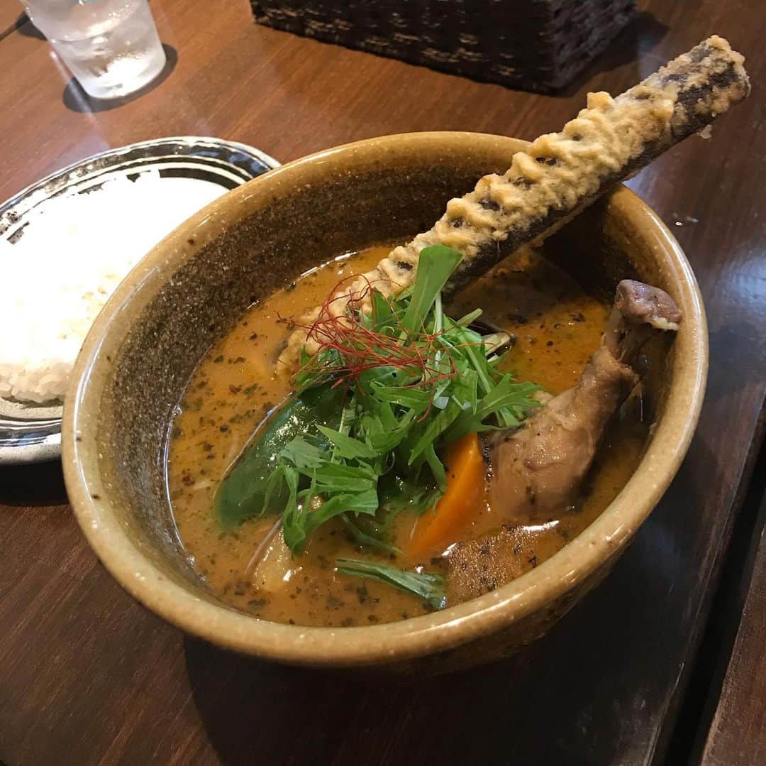 Tatsuyaのインスタグラム：「札幌「スープカレーSOUL STORE」 チキンカレー2辛 中盛り  美味しゅうござました。」