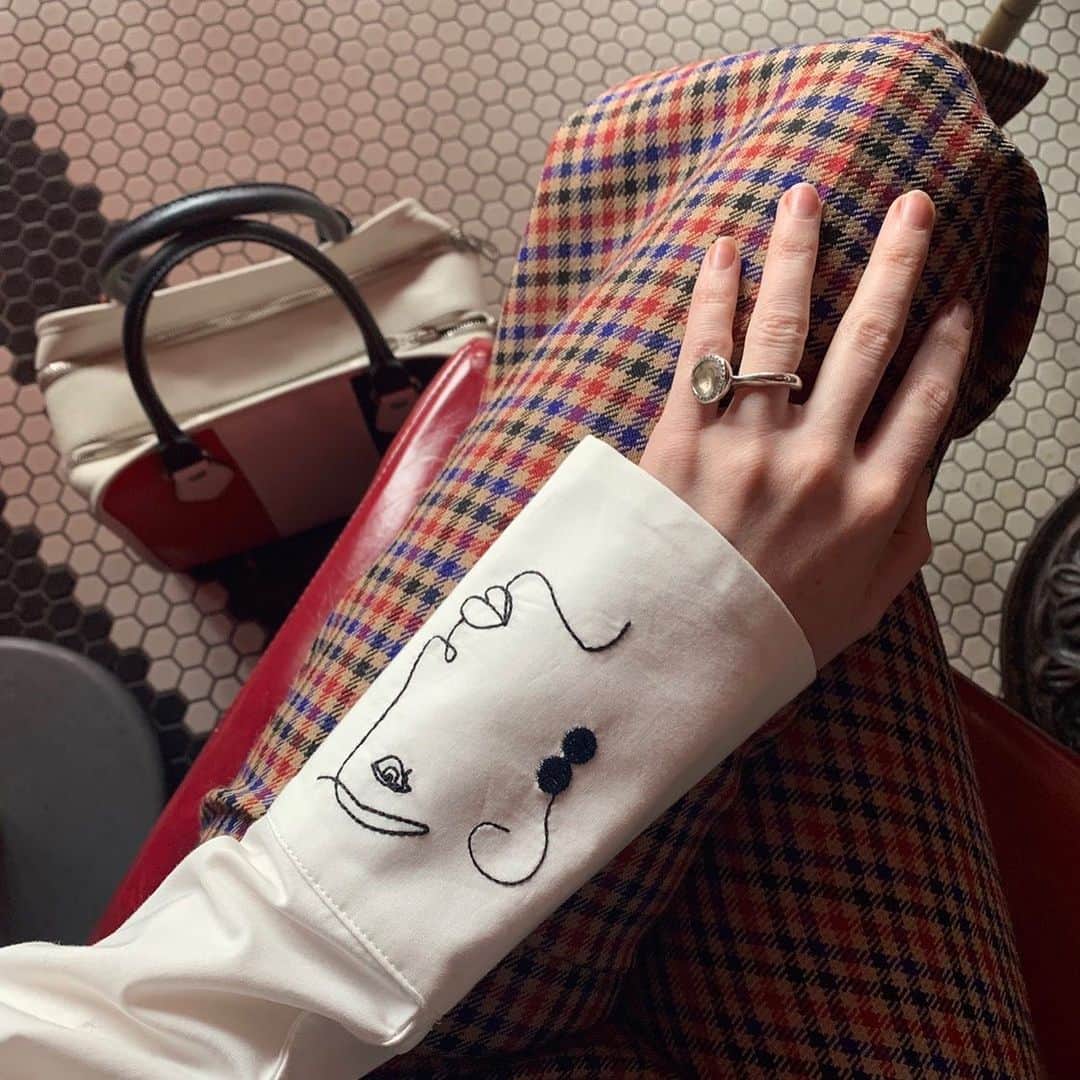 ジェーン・アルドリッジのインスタグラム：「Sleeve joy by @mrlarkin ❤️🖤」