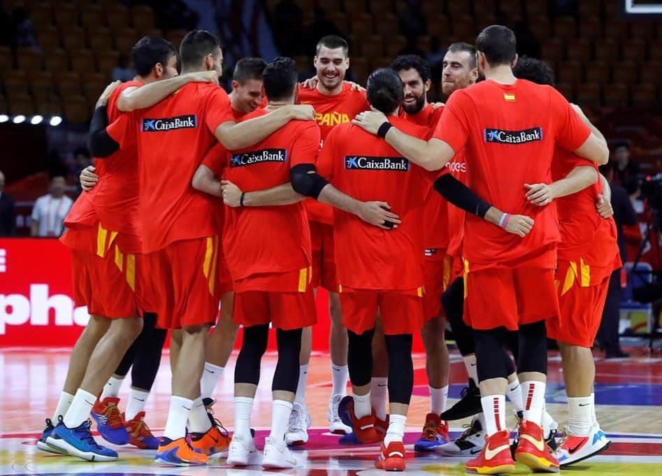 ダニエル・パレホのインスタグラム：「🏀🏆🏆🏀 CAMPEONES DEL MUNDO!!! Increíble lo que ha conseguido este grupo... Una selección de leyenda!!!」