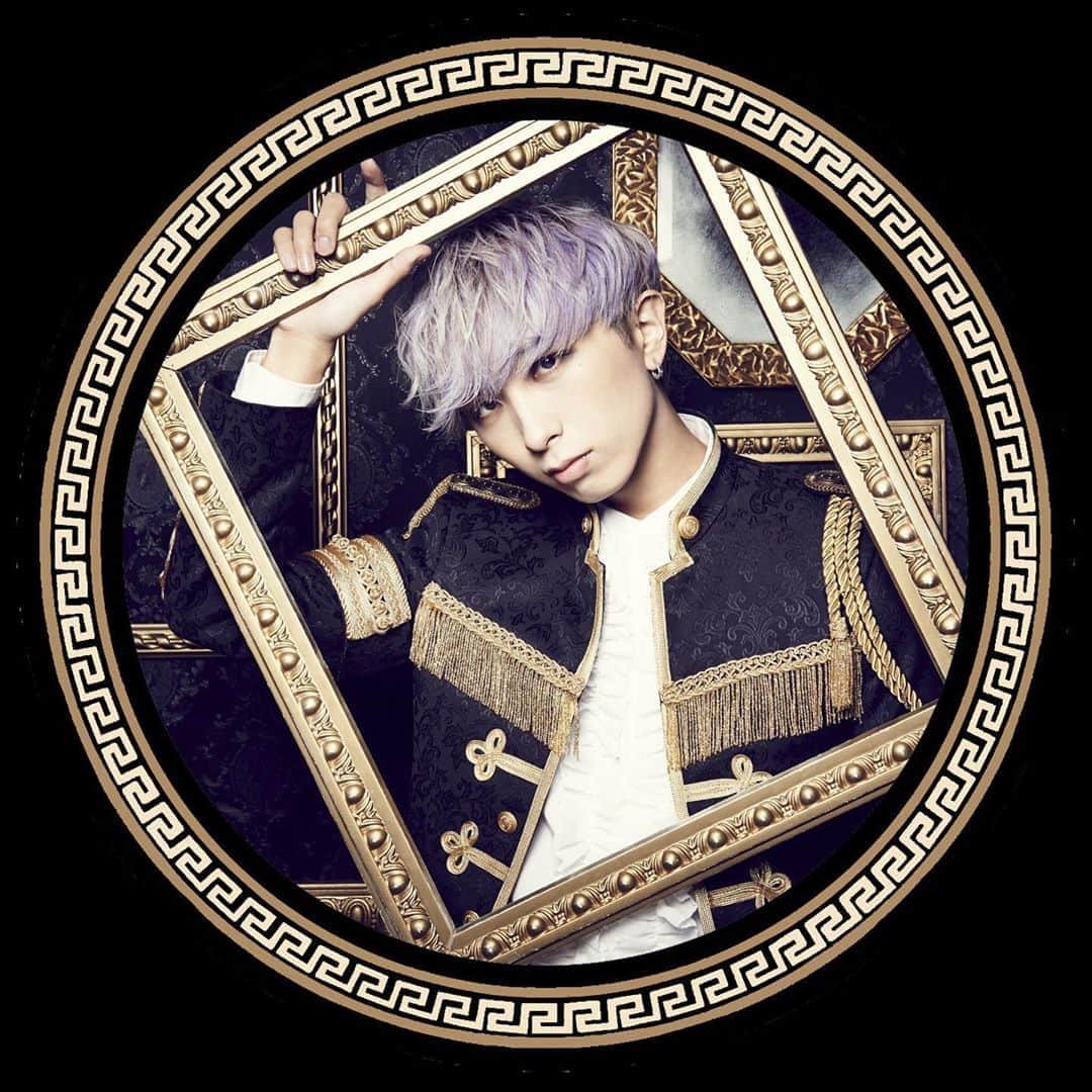 SHUNのインスタグラム：「🐝新アー写解禁🐨 修正に修正を重ねて、激盛れ致しました。。。 #BFF の活動もみんなよろしくです💁‍♂️ #buzz_er #ブザー #メンズアイドル #idol #artist #爆裂顔ラン最強 #instalike #instagood #いいねしてね #フォローしてね」