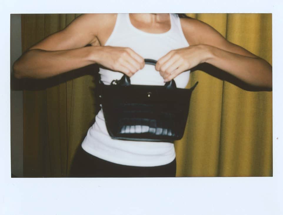 ケンダル・ジェンナーさんのインスタグラム写真 - (ケンダル・ジェンナーInstagram)「my favorite little bag 🖤 @longchamp #longchamp_ambassador」9月15日 23時24分 - kendalljenner