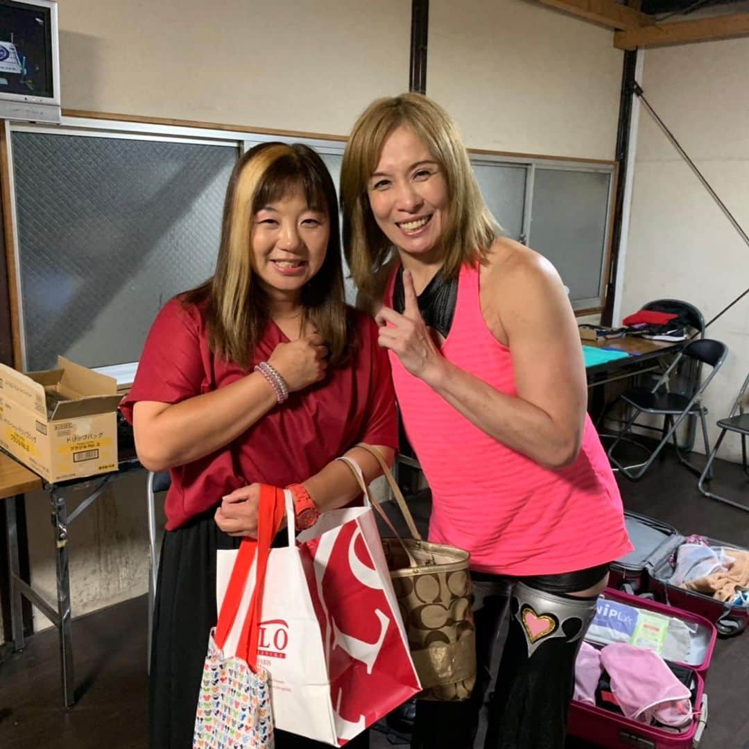 下田美馬さんのインスタグラム写真 - (下田美馬Instagram)「新木場1staRingで 初開催された CMLLレディースリング  メヒコ愛に溢れた 素晴らしい大会になったと…  CMLL から ダリス マルセラの素晴らしさ  チャパリータASARIさん 立会人  そして ご来場下さりましたお客様  私は参加一選手ですが ルチャの素晴らしさを 皆さまと共有出来て ハッピー‼︎」9月15日 23時47分 - mima_tia_shimoda