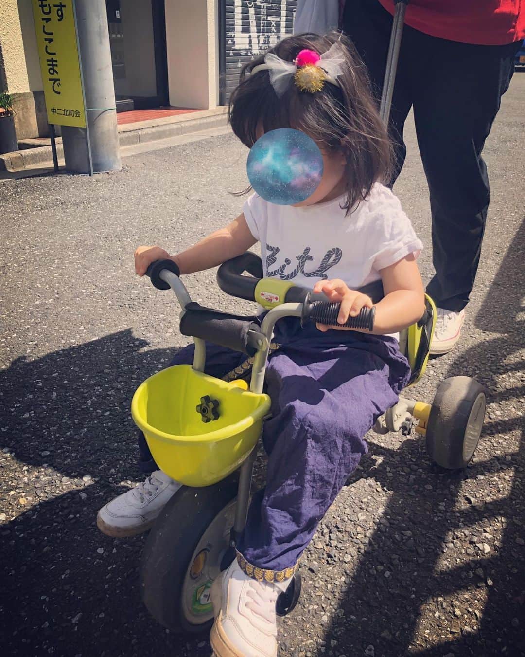 犬山紙子さんのインスタグラム写真 - (犬山紙子Instagram)「友人がインドのお土産でくれた子供パンツを履いて三輪車っ！」9月15日 23時58分 - inuyamakamiko