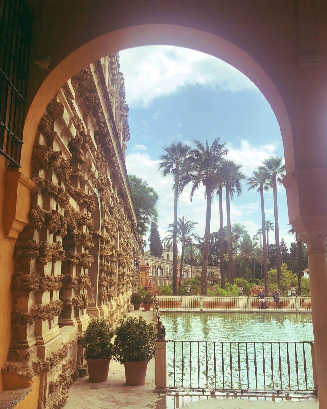 カロリーヌ・ド・メグレのインスタグラム：「Adios Sevilla 🔥💃🏾🇪🇸 Alcázar」
