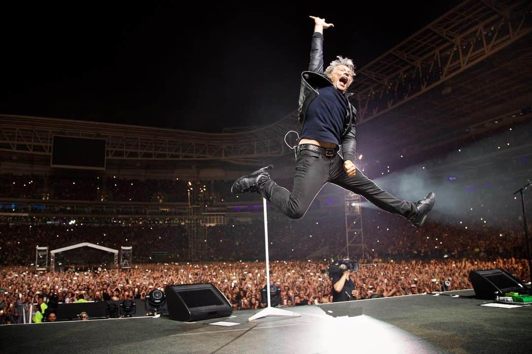 Bon Joviさんのインスタグラム写真 - (Bon JoviInstagram)「One week until we hit the road in South America. Are you ready? #THINFStour 📷: @davidbergman」9月16日 0時15分 - bonjovi