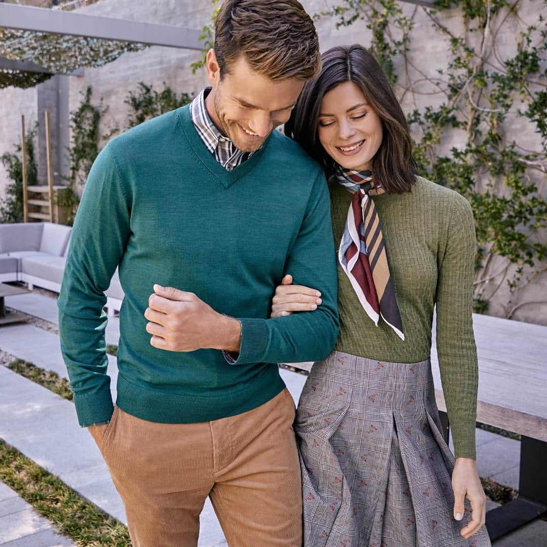 ブルックスブラザーズさんのインスタグラム写真 - (ブルックスブラザーズInstagram)「Light, cozy, easy. Our new fall sweaters will have you linking arms faster than you can say "merino." #BrooksBrothers」9月16日 0時24分 - brooksbrothers