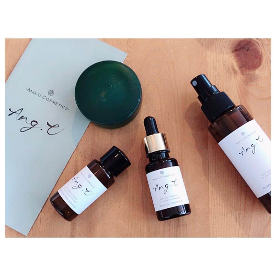 rinaのインスタグラム：「. @fabgearyukirin3 さん、 @rie_tsugita さん主催の、 @greenbeautysession #greenbeautysession に、参加しております🌱 . @ang.u_cosmetics #アンジーユー モリンガオイルが配合された スキンケアライン。 植物オイル、精油の効果により 肌と心身の浄化を！ 2層式の朝用美容液が、 パワフルな香りで魅力的過ぎる… . #gbs #gbs_angu #angu #natural #cosmetics #organic #オーガニック #オーガニックコスメ #スキンケア #ナチュラル #ナチュラルコスメ #コスメ #メイク #ビューティー」