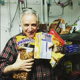 ダン・スティーヴンスさんのインスタグラム写真 - (ダン・スティーヴンスInstagram)「Sad to hear that Artie Gaffin has passed away. One of the funniest, kindest PSMs on Broadway, who kept us plied with snacks and jokes... #Dim4Artie」9月15日 15時47分 - thatdanstevens