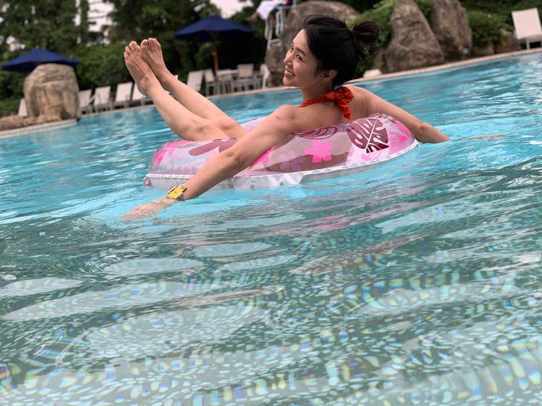 日下裕江さんのインスタグラム写真 - (日下裕江Instagram)「はしゃぐ大人🤫  プールは やっぱ気持ちいいよね💓  #hiltontokyobay #hiltongardenpool #ヒルトンガーデンプール #pool #プール #はしゃぐ大人 #夏の締めくくり」9月15日 15時53分 - hiroe___h