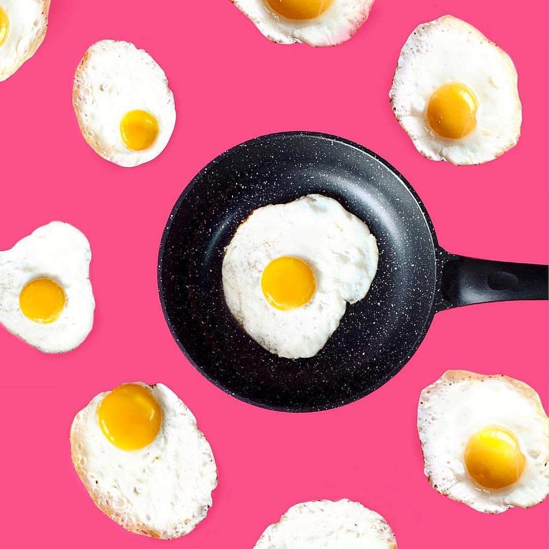 のインスタグラム：「Let's breakfast 🍳 by 👉 MAX164 Art @max164 👈  #max164 #eggsconcept #egg #eggs #friedegg #breakfast #sunday」