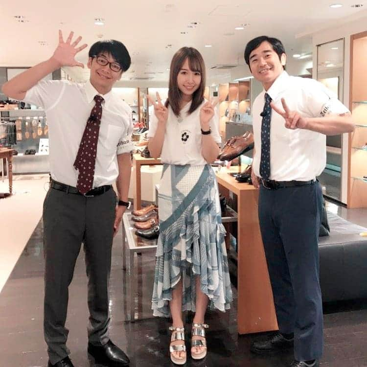 佐藤夏希さんのインスタグラム写真 - (佐藤夏希Instagram)「テイバン・タイムズ 見てくださった方ありがとうございました😊❣️❣️❣️ とっても面白くて優しいハマカーンさんと♡♡♡♡ #テイバンタイムズ #ハマカーン#浜谷健司 さん#神田伸一郎 さん#佐藤夏希 #BS朝日#BS朝日で放送#男の子ママ#1児ママ#mamastagram #ママスタグラム#dsquared2 #ootd#ロケ#テレビ#TV#出演情報#増税」9月15日 16時14分 - natsuki_sc7