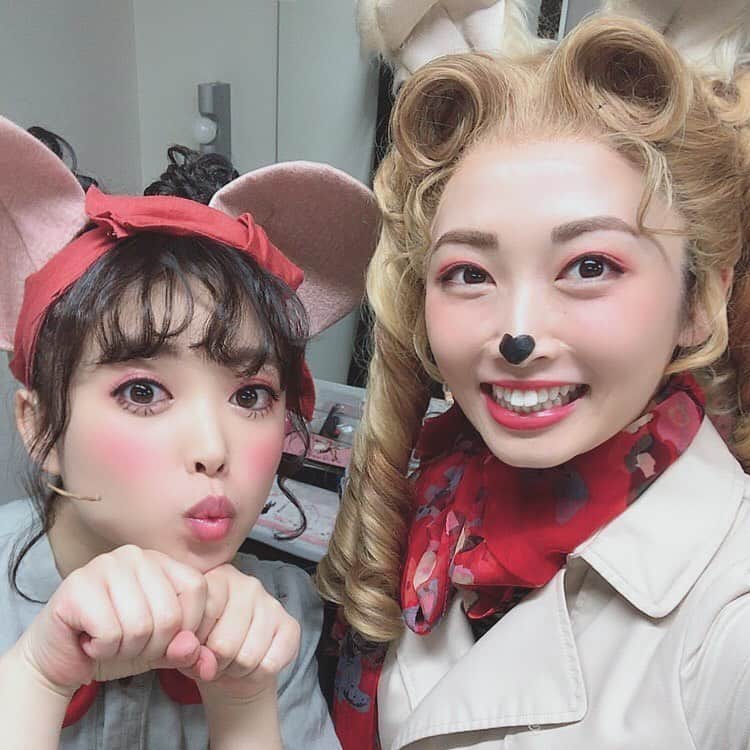 のインスタグラム：「まぁちゃんワッフルと🐶 なかじまタフィーで🐭。 東京公演は明日まで！！！！ お待ちしてますよーん✨✨✨ #音楽劇トムとジェリー」