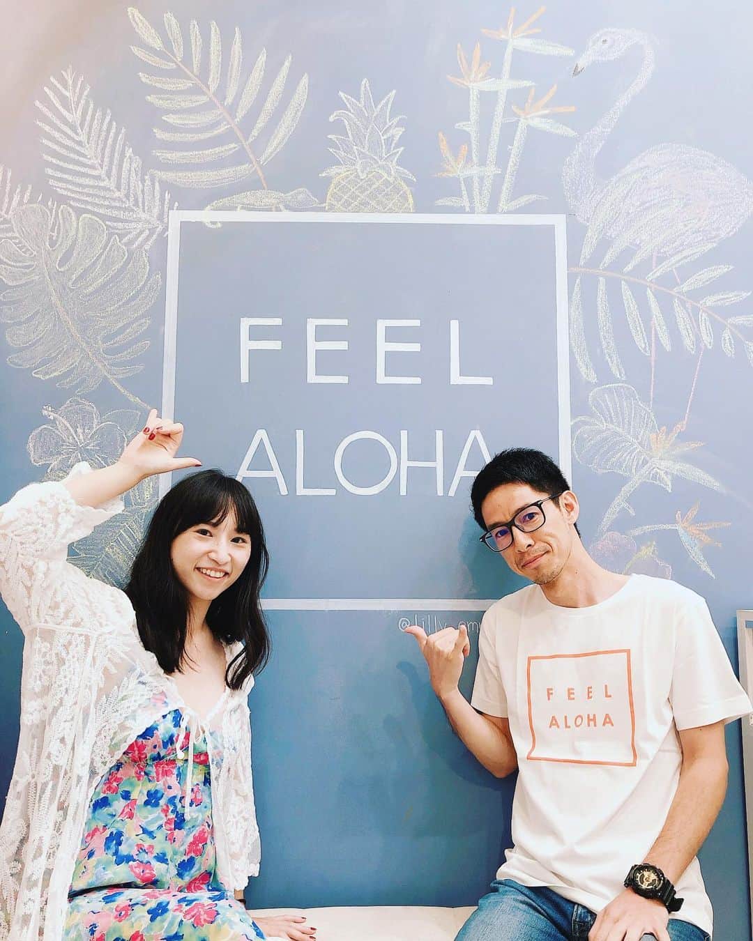 のインスタグラム：「. ステキな仲良しご夫婦のお二人がご来店下さいました🥰 . 日本で"FEEL ALOHA"のTシャツを見て探して来てくださったとのこと💕 . とっても嬉しいです😆 ありがとうございます✨ . またお会いできるのを楽しみにしています❤️ . #lillyandemma #hawaii #feelaloha #instagood #love #happy #ハワイ #Tシャツ #ハワイ好き #ハワイ好きな人と繋がりたい」