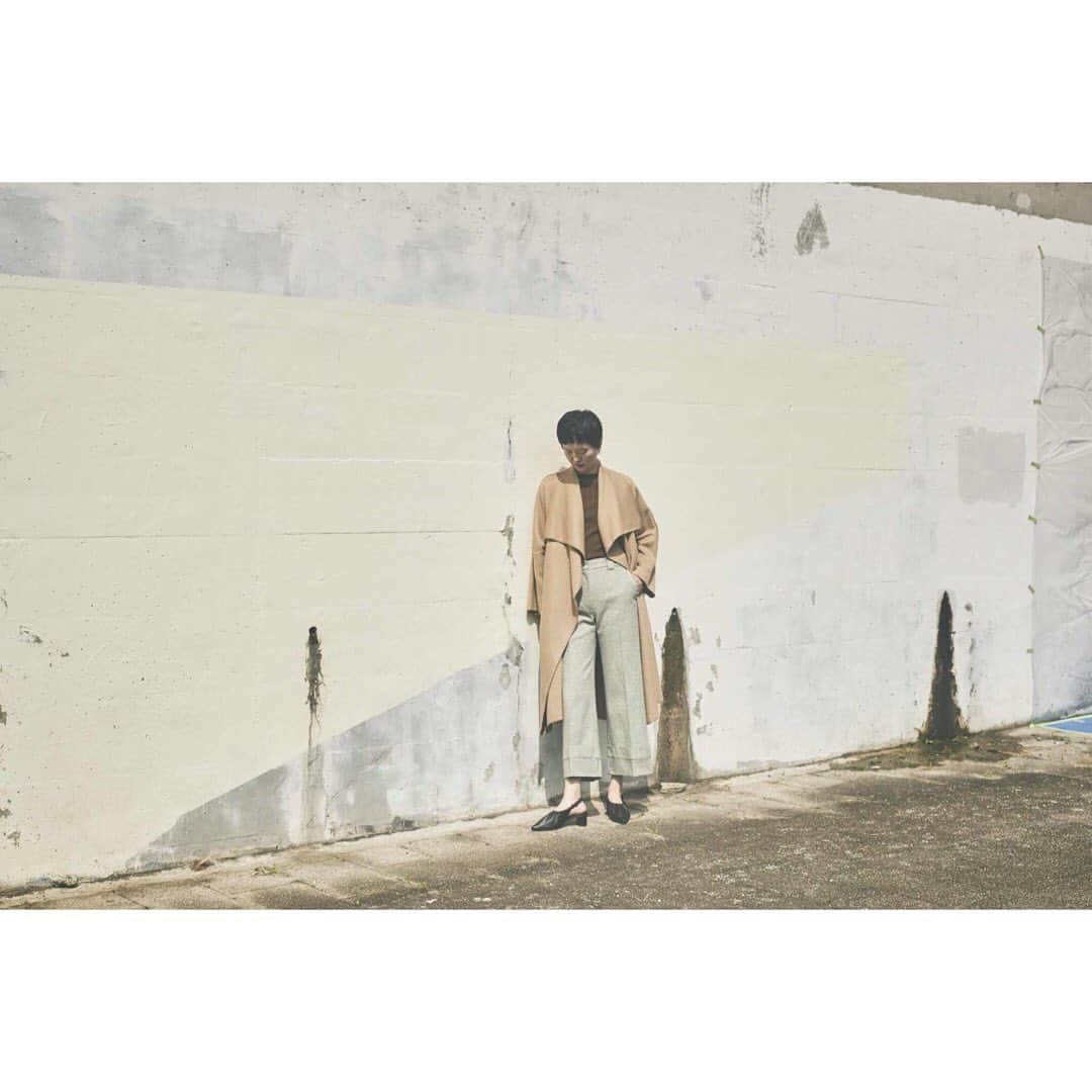 MAISON DE REEFURのインスタグラム：「. Blanket Coat / @maisondereefur . 一枚のブランケットをまとうように、一重で仕立てられた"羽織る"コート。 . 本物のブランケットのように、「ブランケット刺繍」という縁どりを施している所がデザインのアクセントに。さっと羽織ってエレガントに見える、大人の女性ならではの余裕を感じさせてくれるアウターです。 . 【 展開店舗 】 代官山本店・ルミネエスト新宿店・博多店・OFFICIAL WEB SHOP ・ZOZOTOWN . ※ルミネエスト新宿店では、-9/16(Mon)までの期間中、ハウスカードご利用で［10％OFF］になるハウスカードキャンペーンも開催中です。 ※博多店では、9/20(fri)-9/23(mon)の期間中、ハウスカードご利用で［10％OFF］！事前お取り置きも承り中！ . #maisondereefur #2019aw #new #collection #autumn #winter #メゾンドリーファー #秋冬コレクション」