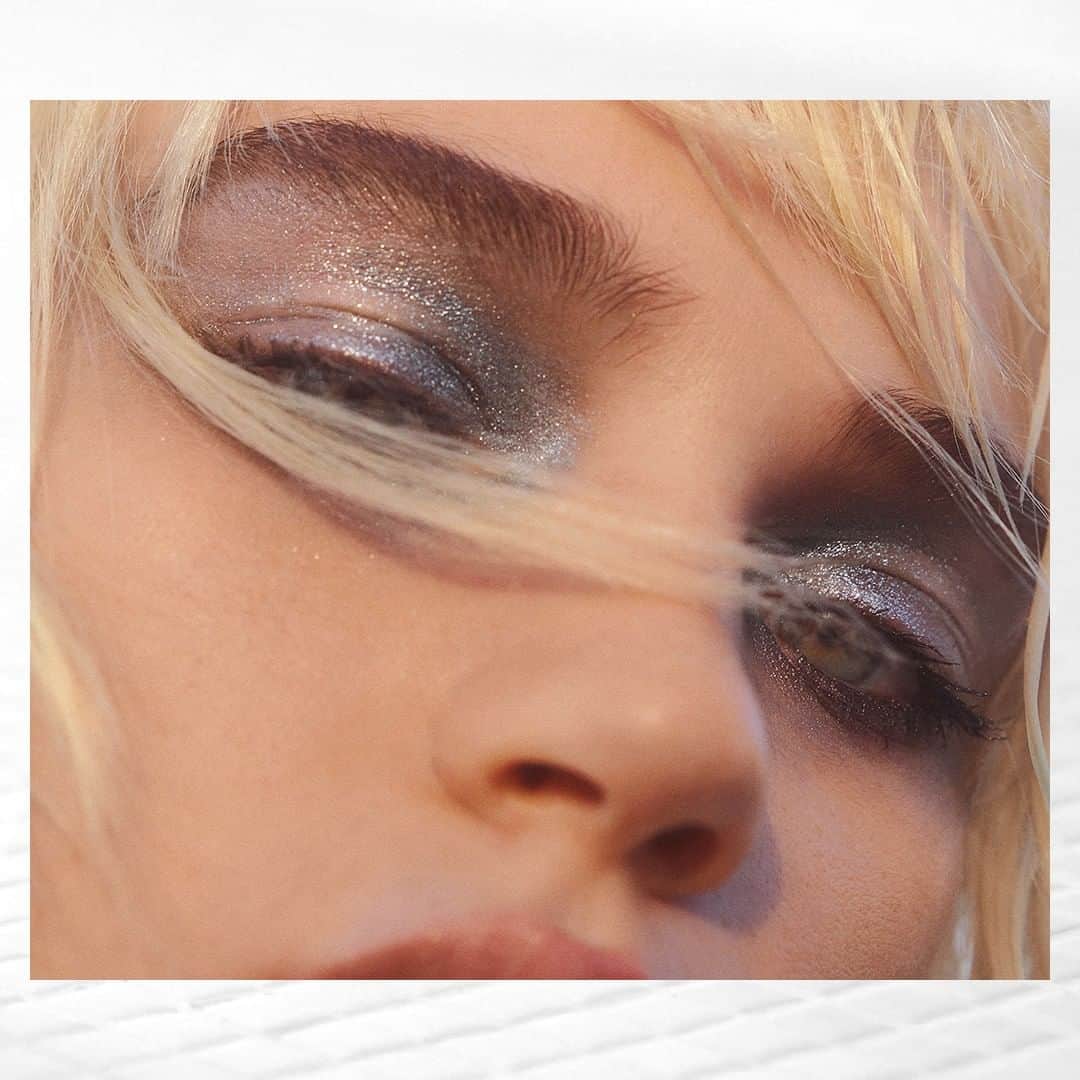 Yves Saint Laurent Beautyさんのインスタグラム写真 - (Yves Saint Laurent BeautyInstagram)「Face the end of summer. A bold statement in a single smoky stare.  SEQUIN CRUSH MONO EYE SHADOW in N°2 Empowered silver @eveningstandardmagazine #yslbeauty.  #yslbeauty #smokeyeye #sequincrush  PHOTOGRAPHS BY DARIA KOBAYASHI RITCH  @dritch MAKE-UP BY TOM PECHEUX  @tompecheux STYLED BY SOPHIE VAN DER WELLE @sophievanders BEAUTY DIRECTION BY ROSE BEER @roseharrietbeer Model Meghan Roche at IMG Models @meghanroche Hair Teddy Charles at The Wall Group @teddycharles35」9月15日 16時59分 - yslbeauty