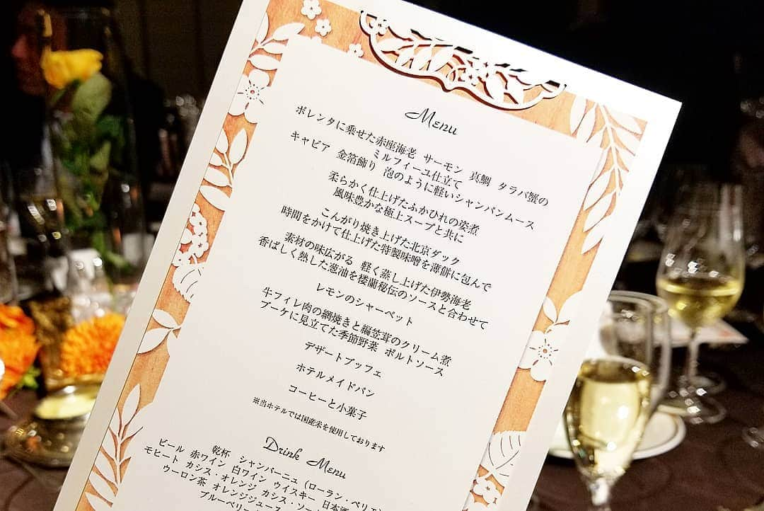 石関友梨さんのインスタグラム写真 - (石関友梨Instagram)「MAXとハニコWedding料理✨あれ？全部メイン料理じゃんww！！ #前菜なし #メイン料理 #スイーツビュッフェ #MAX鈴木 #結婚式 #伊勢海老 #フカヒレ #北京ダック #牛フィレ #金箔 #たらば蟹 #キャビア #ケーキ食べ放題 #パン食べ放題 #ドリンク飲み放題 #超豪華」9月15日 17時11分 - yurimorico