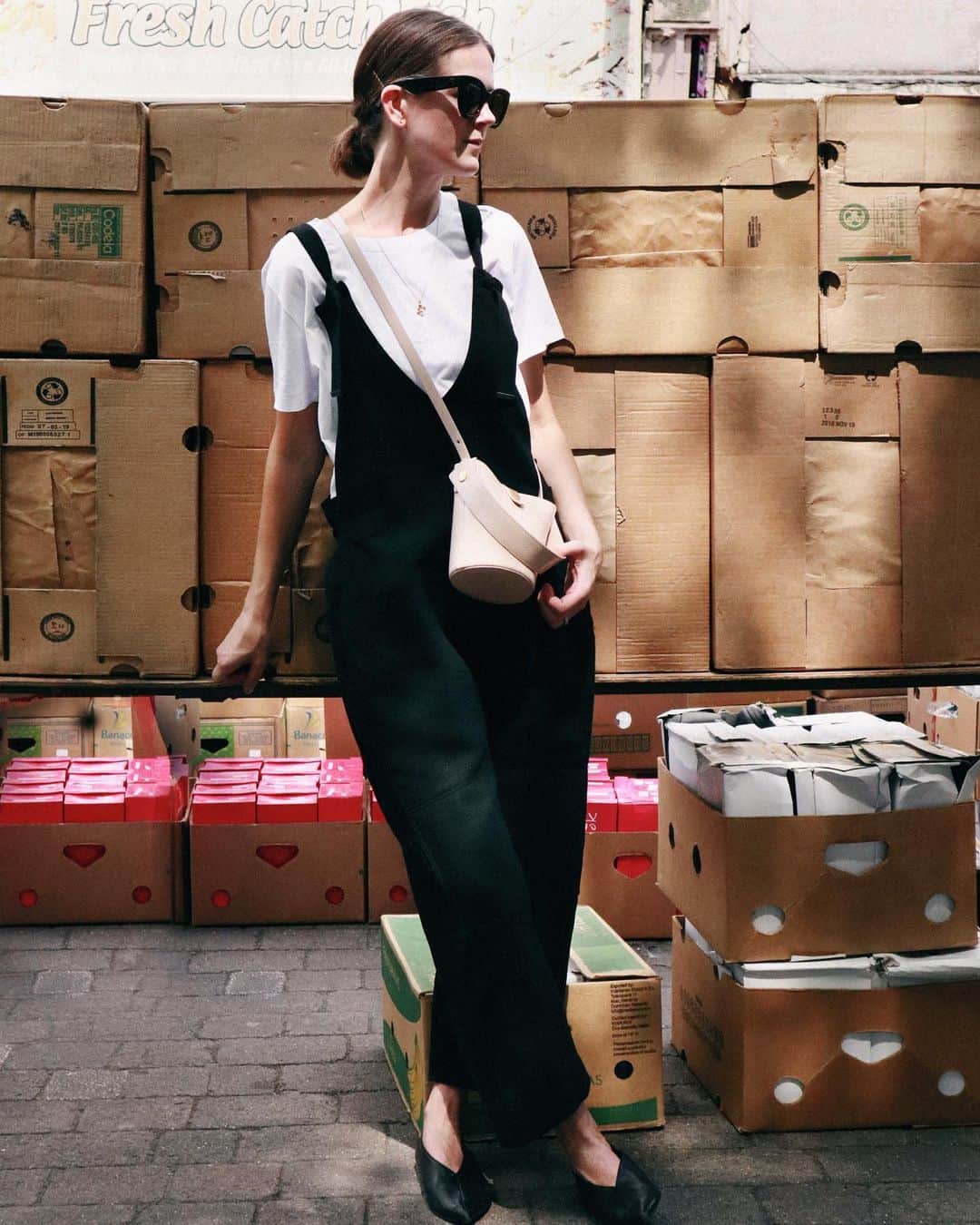 Sophie Hulmeのインスタグラム：「Neat storage! A Nano Swing on the street... #londonfashionweek」