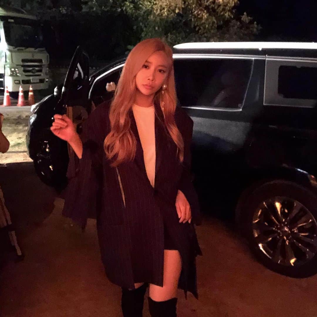 ジェアのインスタグラム：「추석연휴 마지막날 😬제아 자주자주 보고 가실께요~~!! tvn  #V-1 , SBS plus #똥강아지들 , jtbc #막나가는뉴스쇼 에서 활약 지켜봐 주세요 ✨」