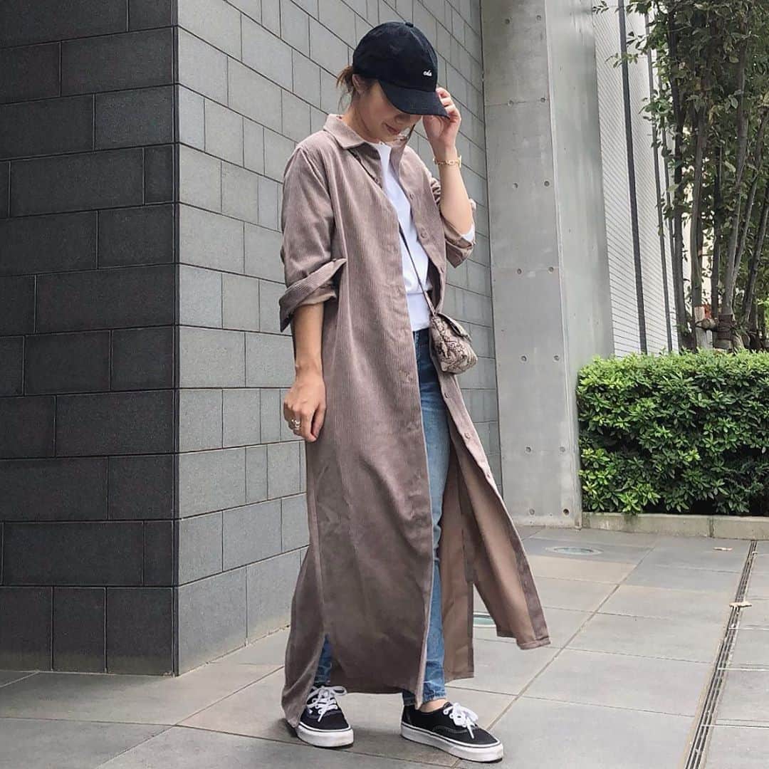 Ryokoさんのインスタグラム写真 Ryokoinstagram ボタンを閉めてワンピとしても羽織にも使えるコーデュロイ素材のシャツワンピ 細めのコーデュロイなのでキレイめに着れるところが好き Op Urs Official コーデュロイロングシャツワンピース Urs Official