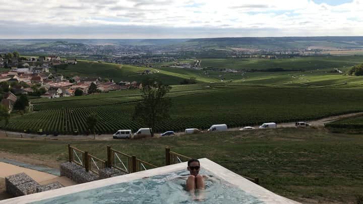 のインスタグラム：「🇫🇷 葡萄畑を見下ろして🍇 POOOOOOOL • @royalchampagne  #royalchampagnehotel  #france」