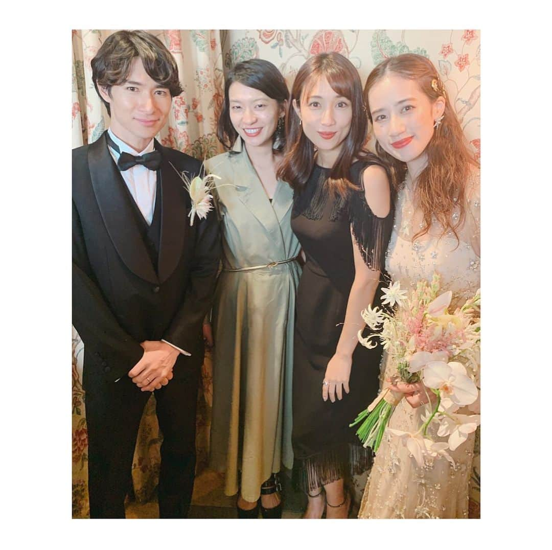 広瀬未花さんのインスタグラム写真 - (広瀬未花Instagram)「昨日は大好きな @ssaaya_s の Wedding partyでした❤️ ・ さあやと初めてショーの現場で出会った時から、もう7年くらいが経ってるけど 相変わらず可愛いくて、面白くて大好き❤ 美男美女すぎて、結婚式の広告みたいだよ❤️😂 本当に仲良くて素敵なカップル✨✨✨ みんなにも会えて嬉しかったな😊 ・ I wish you a lifetime of happiness♡ ・ ・ ・ ブラックのフリンジドレスは タレントのYouさんがディレクションしている @peelslowly.see ♡ ・ ・ #さあや、しんくん、おめでとう❤️」9月15日 18時03分 - micahirose