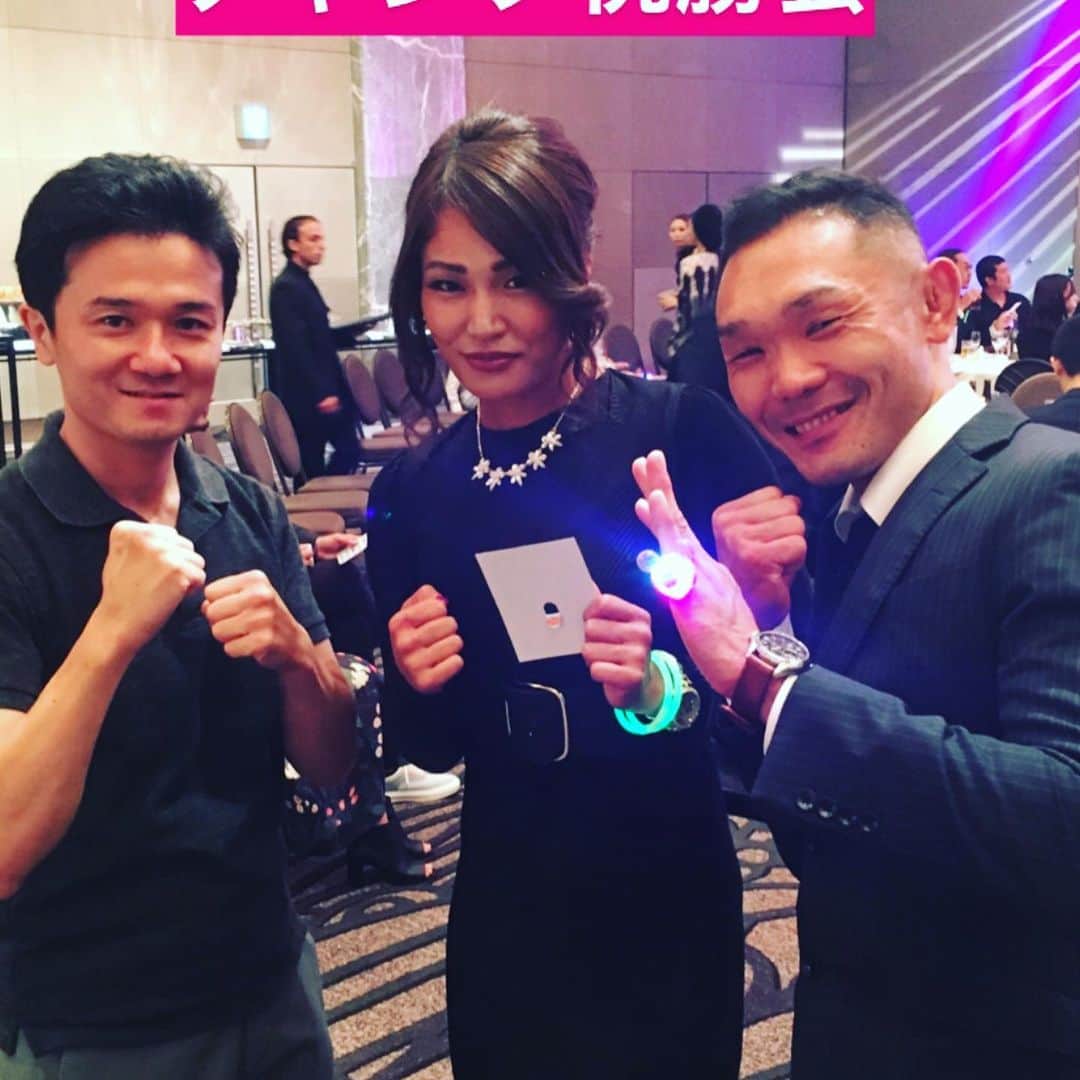 木村悠さんのインスタグラム写真 - (木村悠Instagram)「昨日は先日の世界戦で、 #世界チャンピオン になった、#吉田実代 選手の祝賀会に参加してきました！  私も、#Yahooニュース で取材しましたが、 #シングルマザー で、子育てしながらの活躍は本当に凄いですね！  ぜひ、#女子ボクシング を盛り上げてほしいです！  会場には、世界チャンピオンも数多く来場してました！  皆さんありがとうございます！  #ボクシング #boxing #トレーニング  #ボクサー  #世界チャンピオン #champion  #チャンピオン #木村悠 #二刀流 #boxer  #オンラインジム #内山高志 #拳四朗 #李冽理 #加山会長」9月15日 18時14分 - kimura.yu