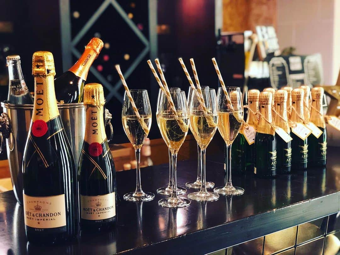 のインスタグラム：「⁑ . . テーブルコーディネートも 結婚式準備で欠かせない 要素となってきます♩ . ステキなコーディネートで ゲストをおもてなし◎ . . . @celestakadaをフォローして、 ［＃セレス高田馬場］［＃セレス花嫁］で フェアの様子や当日レポをUP してね✴︎ こちらのアカウント( @celestakada ) でご紹介させて頂きます⁂ . . \\セレス高田馬場の大人気！！// ブライダルフェアに参加しよう！ 豪華試食が無料で味わえるフェアが満載！ 詳しくはTOPのURLから checkしてみてくださいね◎ ＞＞＞@celestakada . . セレス高田馬場 ☎️03-3207-5161 10:00~20:00(土日祝9:00~) [定休日]毎週木曜日 . . #セレス高田馬場#CELES高田馬場 #セレス花嫁#結婚式#プレ花嫁#卒花 #卒花嫁#結婚式準備#挙式#大聖堂 #ブライダルフェア#式場見学#東京花嫁 #結婚式場#高田馬場#関東花嫁 #全国のプレ花嫁さんと繋がりたい #全国の花嫁さんと繋がりたい #2020年春婚#2020年夏婚#2019年秋婚 #2019年冬婚#wedding#2019wedding #ウェディングフォト#キャンドル#テーブルコーディネート#テーブル装飾 #ウェディングドレス#カラードレス」
