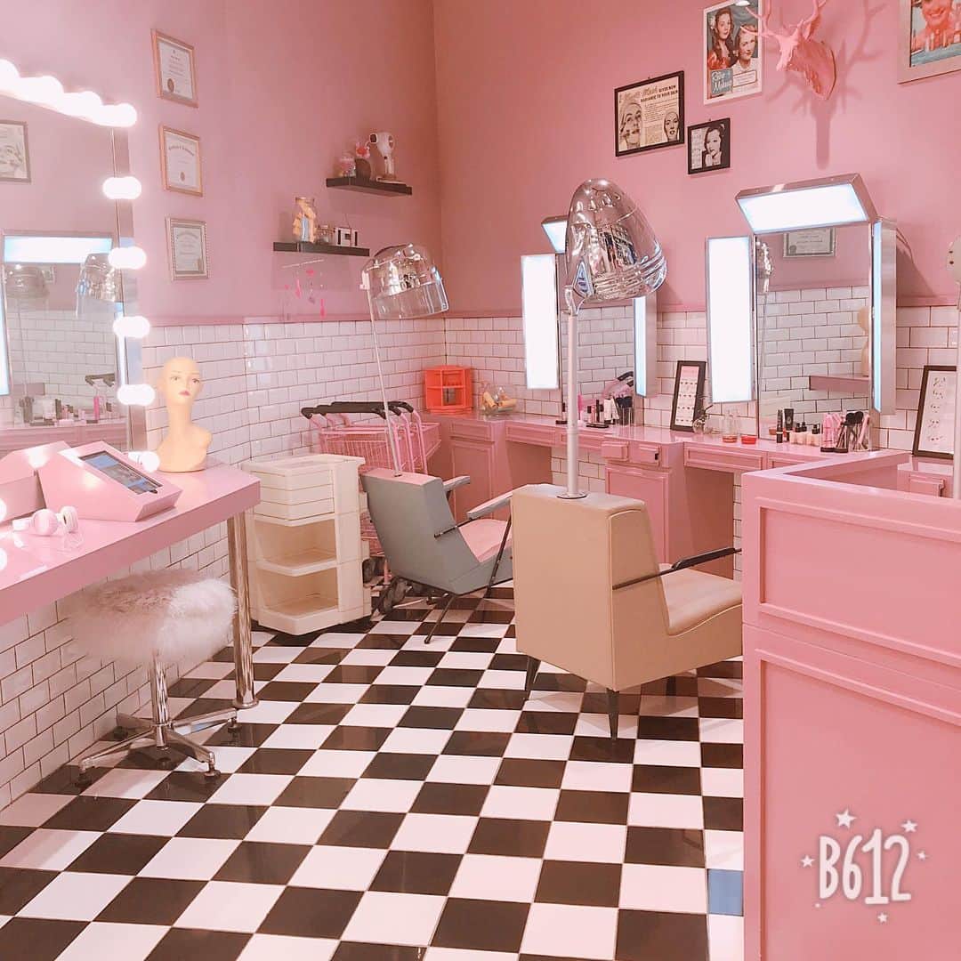佐藤もも子さんのインスタグラム写真 - (佐藤もも子Instagram)「去年🇰🇷韓国ロケした時に行った行った3CEのコスメショップ💄💕 ここのメイクブースもすごく可愛かった😭❤️ また行きたい💕💄 #3ce #3CE #make #makeup #cosume #girl #girls #pink #メイク #メイクブース」9月15日 18時32分 - sato_momoco