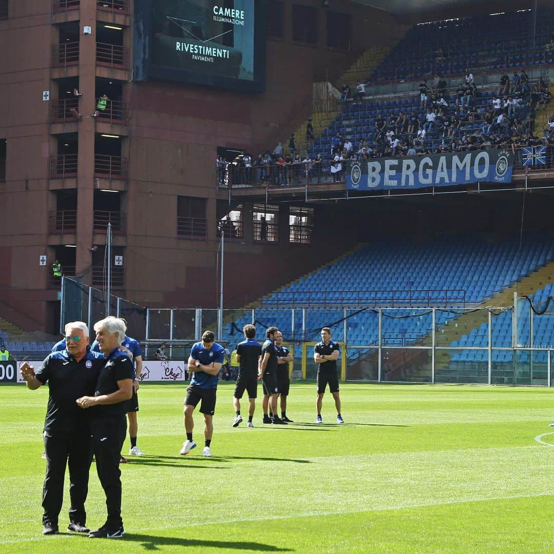 アタランタBCさんのインスタグラム写真 - (アタランタBCInstagram)「We’re back to business 😏 Eccoci al Ferraris! 💪 — #GoAtalantaGo ⚫️🔵 #GenoaAtalanta #SerieATIM」9月15日 18時41分 - atalantabc