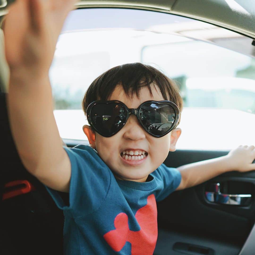 のインスタグラム：「😎」