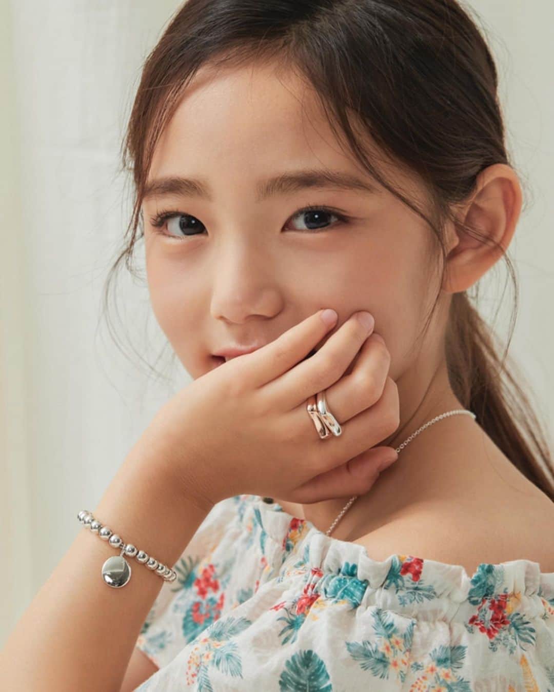 ウンチェのインスタグラム：「. #추석연휴 잘 보내셨나요? #추석끝 ! . . . #마이온리#myonly#jewelry  #키즈모델#주니어모델#이은채」