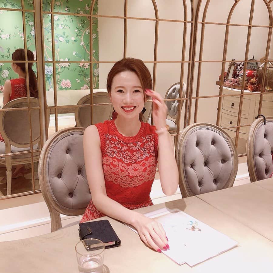 寿春花果さんのインスタグラム写真 - (寿春花果Instagram)「打ち合わせ୨୧ . 3周年記念パーティー♡ 会場さまと打ち合わせでした♪ @ch.tearoom  今年はアシスタント、チャームプランナーも同席してくれて心強い🤓 . パーティー内でのレッスンでは食事のことについても学んでもらえる時間があるよ♡ビュッフェはグルテンフリー推しのメニューにして頂きます😋安心して沢山食べてね✩ . 10月12日♪楽しみ♡ . ブログでの受付開始は明日21:00〜予定してます♡ #会場可愛すぎ♪ #写真のここは控え室になります🤭笑」9月15日 18時39分 - hanaka_yu