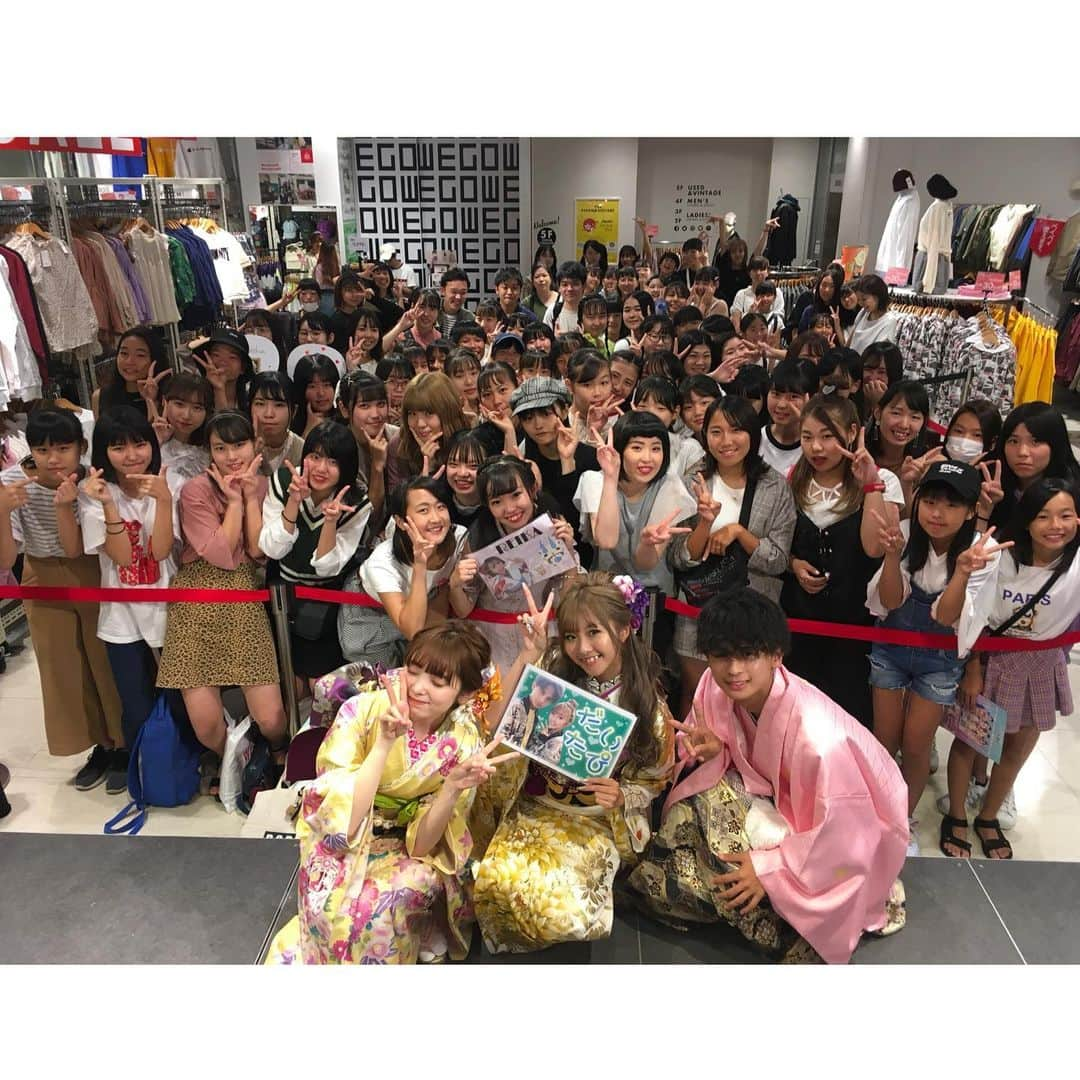 れいたぴさんのインスタグラム写真 - (れいたぴInstagram)「♡ . 振袖TEENS in 大阪 ありがとうございました！！❤︎ . 振袖でグリコショットが新鮮すぎる笑 . 1部、2部、チェキ会、沢山の方が来て下さって 本当に楽しかったです！！！ 沢山のプレゼントもありがとう😭 わざわざ東京だったり、北海道、愛媛などから 来て下さったタピオカ族の子もいて 本当に嬉しかったなぁ❤︎ やっぱり大阪最高！！！！！😗💜 関西勢のみんな待っててね❤︎ . . . #ジョイフル恵利  #振袖teens」9月15日 18時41分 - _reistagram._