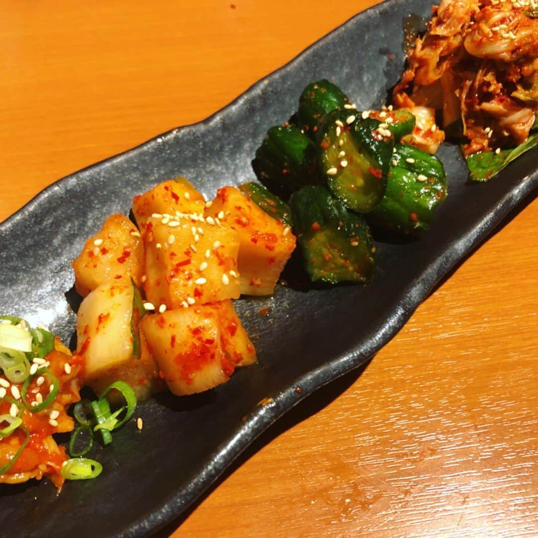 世手子さんのインスタグラム写真 - (世手子Instagram)「HOT Cheese Dakgalbi gooood menu(〃ω〃) This will be perfect for Instagram(*^o^*) Everybody's comments all wonderful I((o(^∇^)o)) https://item.woomy.me/c/60938 @yamamotogyuzo #山本牛臓柏店 に行ってきたょ(*^◯^*) 本格的 #チーズタッカルビ が食べたくなってのリピートです(^_^) こちらのオススメはもちろん #ホットチーズタッカルビ (^з^)-☆ #ケランチム もついてる(^o^) 激辛にもできたりするらしいw やはりうまし！ キムチ盛り合わせもボリューミー✌︎('ω')✌︎ #青唐辛子チヂミ もかなりボリューミーでしかも辛い！ テンションあげ٩(๑❛ᴗ❛๑)۶ #チョレギサラダ も野菜たっぷりっっ デザートはわらび餅と抹茶アイスを 普通のバニラアイスに変更してくれることも可能だったよ( ^ω^ ) ステキなお店！ #山本牛臓 柏店で検索^o^  Casting by @woomy.restaurant」9月15日 18時43分 - rojide