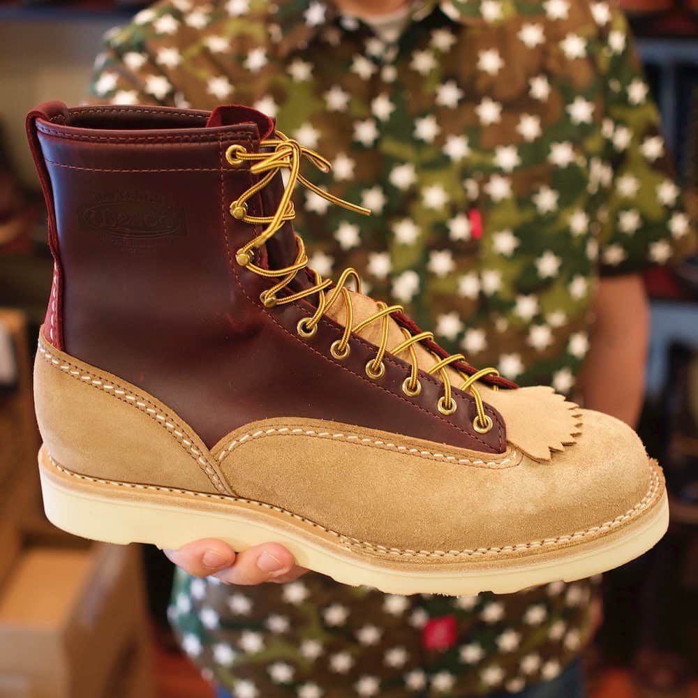 のインスタグラム：「My WESCO! “Jobmaster” 本日無事納品となったツートーンの"Jobmaster"。 バーラップとバーガンディーのコンビでラフアウト(裏革)も取り入れたありそうでなかなか無い組み合わせです！ 一緒に来店された奥さんからも「かわいい！」と一言頂きました！！ 新しいカスタム要素のラプターソールにダブルステッチも新鮮ですね。 http://wescojapan.blogspot.com/2019/09/my-wesco-jobmaster.html . #wesco #jobmaster #madeinusa🇺🇸 #oregon #scappoose #wescojapan #wescoebisu #wescosetagaya #wescokanazawa」