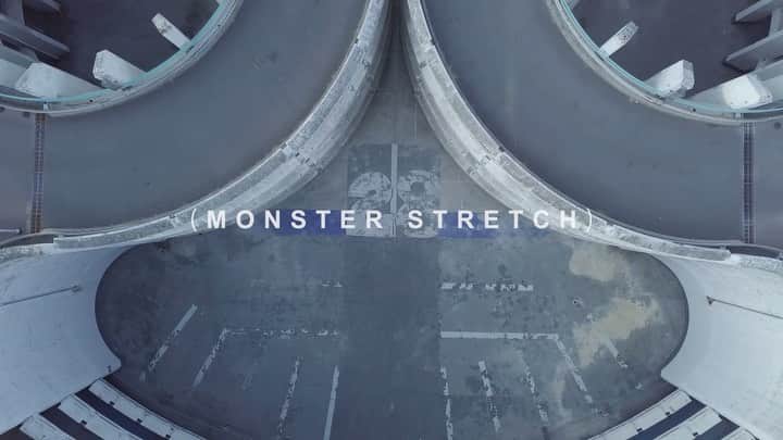 KUROのインスタグラム：「KURO's original fabric that took a huge amount of time from yarn development to commercialization "MONSTER STRETCH DENIM"  A new YOUTUBE channel has been created as KURO. Check out the monster stretch video.  https://www.youtube.com/watch?v=404V_aRzSiA @kurodenim  #monsterstretchdenim #kurodenim #stretch #madeinjapan #japaneseselvedge  #indigo #denim #pfw #nyfwm」