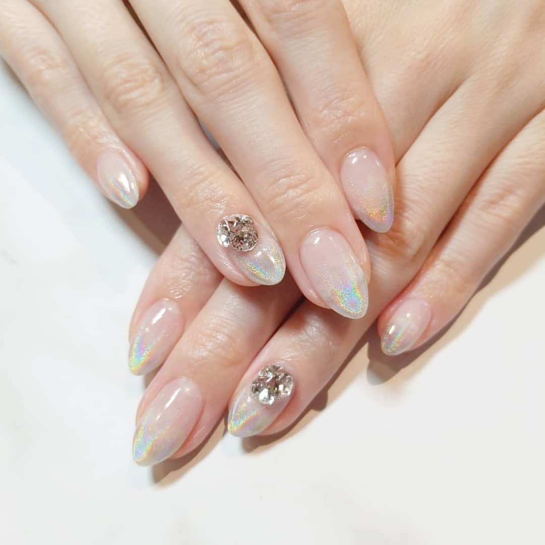 のインスタグラム：「New Nail💅💕 . ハンドはユニコーンネイルにして、フットはミラーネイルにしました😊✨ どっちも可愛くてお気に入り😍 今回は広尾に新しく出来たThink RESORT Hiroo(@thinkresort )でやっていただきました！ ありがとうございました♡ . #ニューネイル #ネイル #ネイルサロン #シンクリゾートネイル #広尾 #ユニコーンネイル #ミラーネイル #可愛い #お気に入り #newnail #nail #nails #nailsofinstagram #nailsalon #thinkresort_nail #hiroo #unicornnails #mirrornails #cute #favorite #nailstagram #instanail #instagood #followｍe」