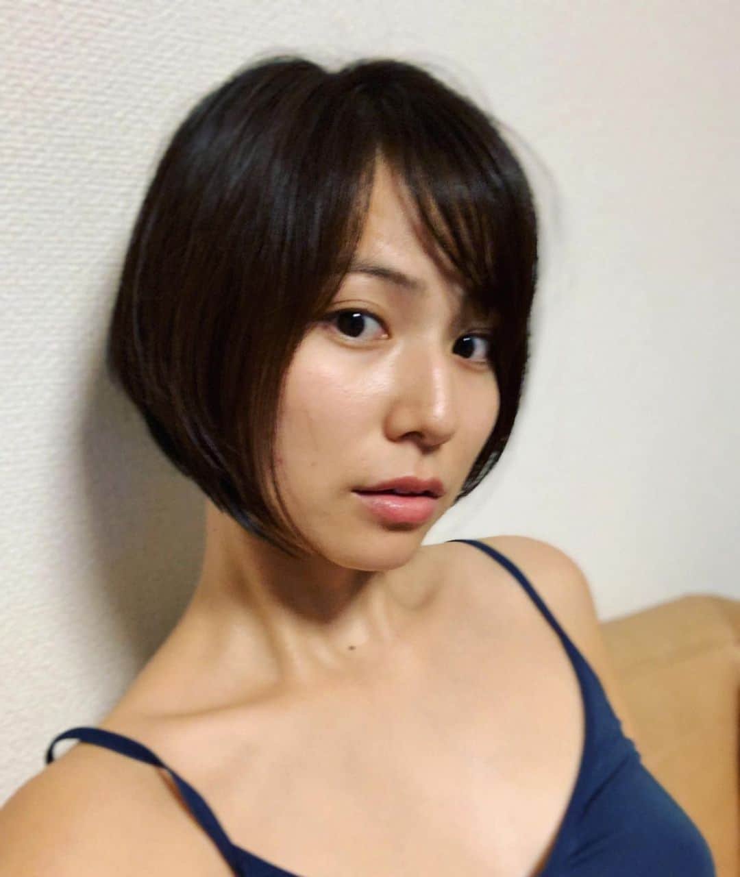 新谷あやかさんのインスタグラム写真 - (新谷あやかInstagram)「hair cut✂︎🧒🏼 ・  #新谷あやか #しんやあやか  #shinyaayaka  #actress  #女優 #英語の先生  #englishteacher  #ショートボブ  #ショートへア  #ナチュラルショートボブ  #shorthair  #shorthairstyles  #shortbob  #前髪ありショート」9月15日 18時56分 - shinya.ayaka