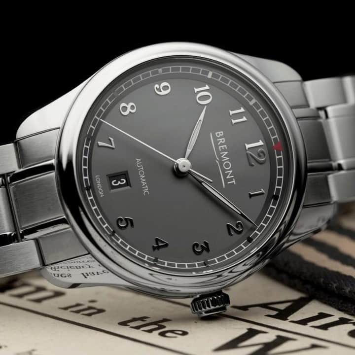 のインスタグラム：「AIRCO⁠ ⁠ The AIRCO MACH 2, best described as more of an officer's dress watch, features an immaculate 40mm polished case with sapphire crystal back, and when combined with a stainless steel bracelet, is a truly striking combination.⁠ ⁠ Tap to view this model or view the collection online at Bremont.com⁠ ⁠ Bremont are pleased to now offer 0% finance online.⁠ ⁠ #Bremont #Airco #Pilotswatch⁠ #Luxurywatch #Watchoftheday⁠ ⁠ ⁠」