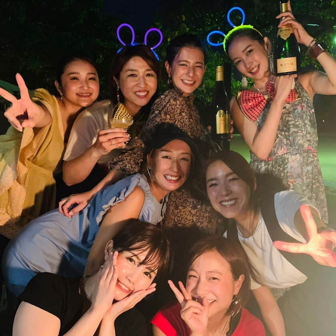 中上真亜子さんのインスタグラム写真 - (中上真亜子Instagram)「誕生日の前の日も後の日もバーベキューでお祝いしてもらって、あげでした🍖昨日はふみちゃんバースデーに乗っからせてもらってたよ←  会場の準備から乾杯の練習からほーーんとに感謝です🙏 #乾杯の練習の成果はちょっと見受けられなかったけれど #嬉しい限りです #バーベキューの秋 #明日もバーベキューの予定ですよ」9月15日 19時03分 - maako_nakagami