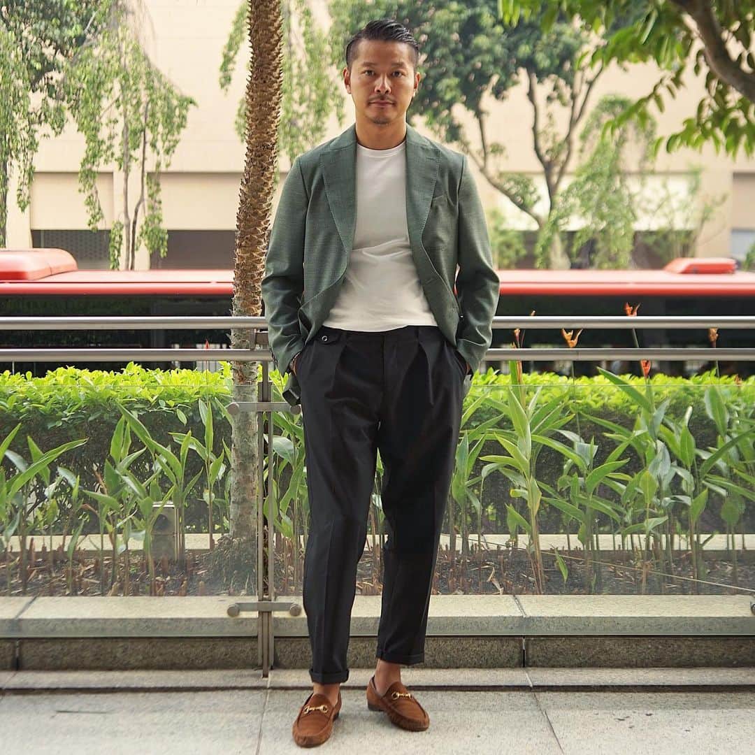 のインスタグラム：「“relaxing jacket style...” ———————————————————————— #newcolonialstyle #jetset #luxuryresort #colonyclothing #coloniallifestyle  #lifestyle #fashion #mensfashion #menswear #mnswr #mensstreetstyle #streetstyle #streetfashion #menwithstyle #menwithclass #menwithstreetstyle  #classicstyle #mensclothing #vintage #vintagefashion #vintagestyle #newclassic  #modernclassic #stylewithcolony」