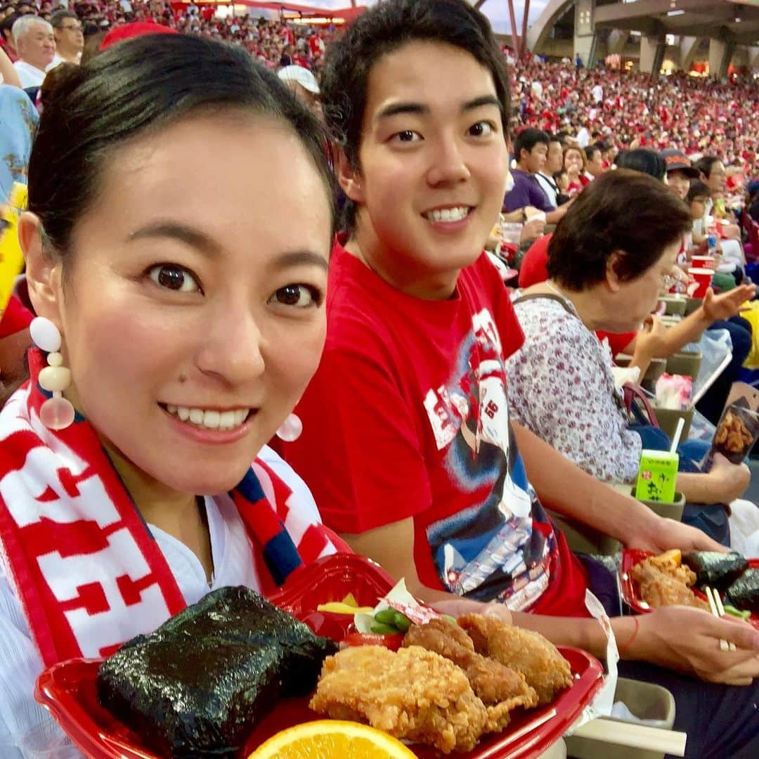 青山恵梨子さんのインスタグラム写真 - (青山恵梨子Instagram)「エルドレッド様〜！！！ やっぱ今日は来なきゃ😍♥️ 背番号400で応援ッ🙆‍♀️🙆‍♀️🙆‍♀️ でかい従兄弟と❤︎ #カープ #広島 #茶の夢 #ミュージカル  #エルドレッド #Thankyou」9月15日 19時06分 - eriko_aoyama