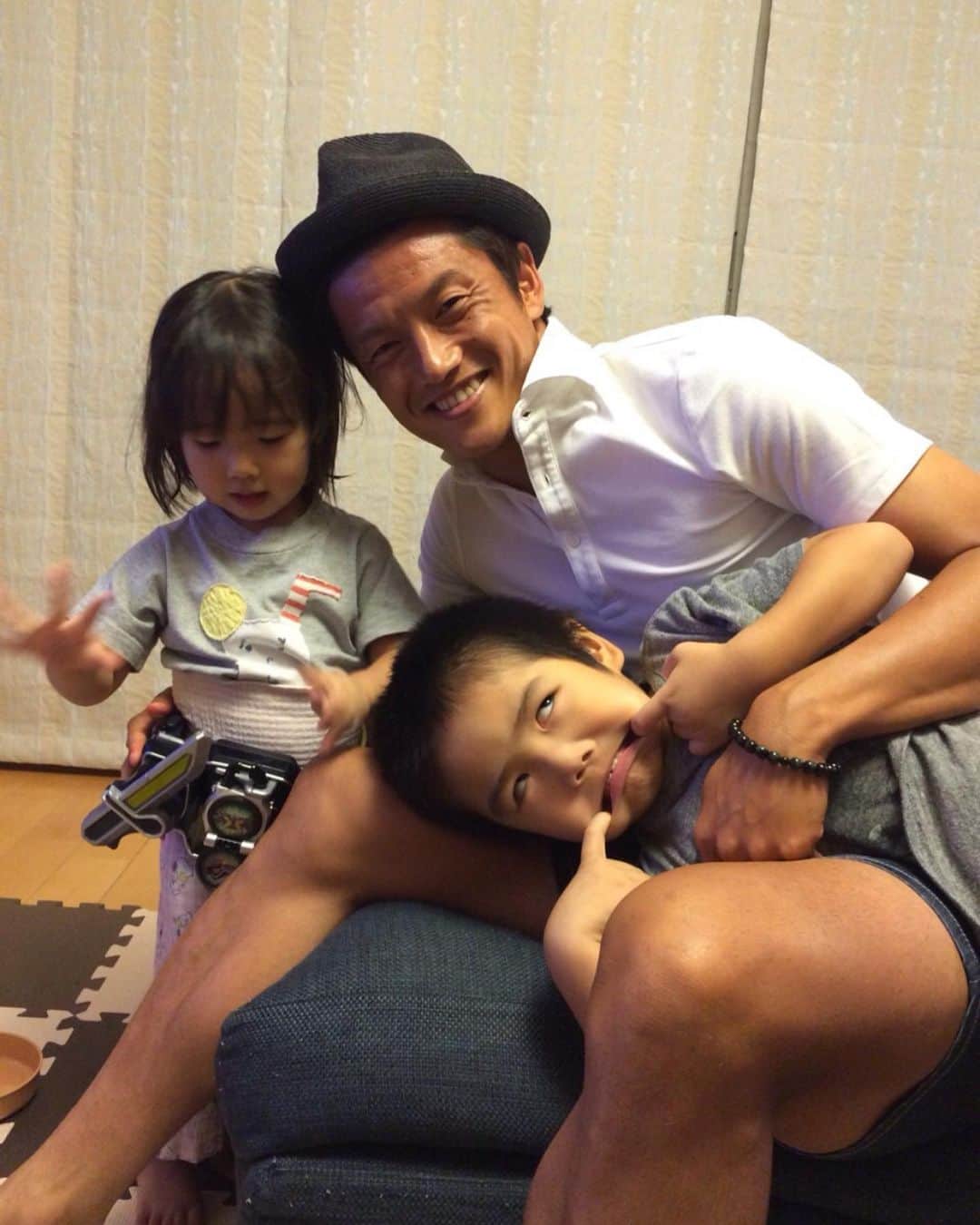のインスタグラム：「#播戸竜二 さん 21年間お疲れ様でした！ 短い期間でしたが一緒プレーできたくさん学ばせて頂きました‼️ #サガン鳥栖 #バンさん  うちの子供達もバンさんが大好きです^_^」