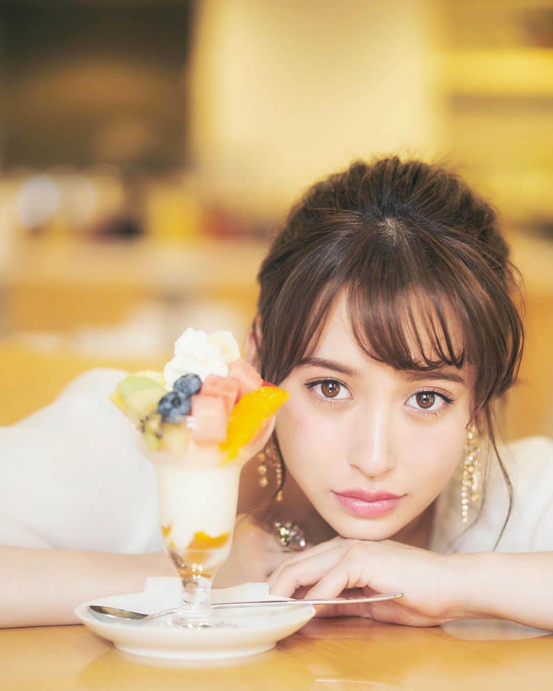 野崎萌香さんのインスタグラム写真 - (野崎萌香Instagram)「@andgirl_jp magazine Oct.issue🍦  大学生の時から 浅草に行く時はよく食べに行く フルーツパーラーゴトーの 本日のフルーツパフェ🍉🍒🍑🍓🍇 . . .  パフェって本当に幸せの味🍨  みんなのオススメのパフェはありますか？」9月15日 19時33分 - moeka_nozaki