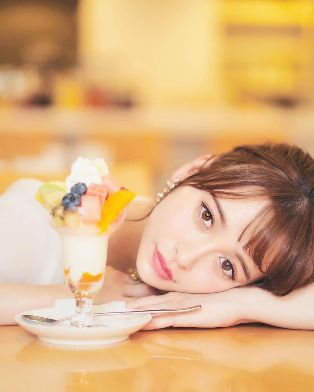 野崎萌香さんのインスタグラム写真 - (野崎萌香Instagram)「@andgirl_jp magazine Oct.issue🍦  大学生の時から 浅草に行く時はよく食べに行く フルーツパーラーゴトーの 本日のフルーツパフェ🍉🍒🍑🍓🍇 . . .  パフェって本当に幸せの味🍨  みんなのオススメのパフェはありますか？」9月15日 19時33分 - moeka_nozaki