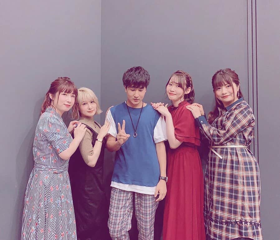 吉田有里のインスタグラム：「『Epic Seven -エピックセブン-』 初ステージ、ありがとうございました！ 初めて集まったメンバーとは思えないくらい、楽屋からワイワイで楽しくて、ステージもあっという間でした…！ アルキィことアルカサス、みなさまに見てもらえて嬉しかった…😭 配信が待ち遠しいです…！✨ 皆さま何卒よろしくお願いします！ 終わった後はみんなでまさかのイベント打ち上げ！笑 お肉を食べました…みんな優しくて楽しい方で、吉田は感激です…また5人でエピックセブンのステージに立てたらいいなぁ… #Epicseven #エピックセブン #広瀬裕也 さん #櫻庭有紗 さん #高森奈津美 さん #明坂聡美 さん #Yostar さん」