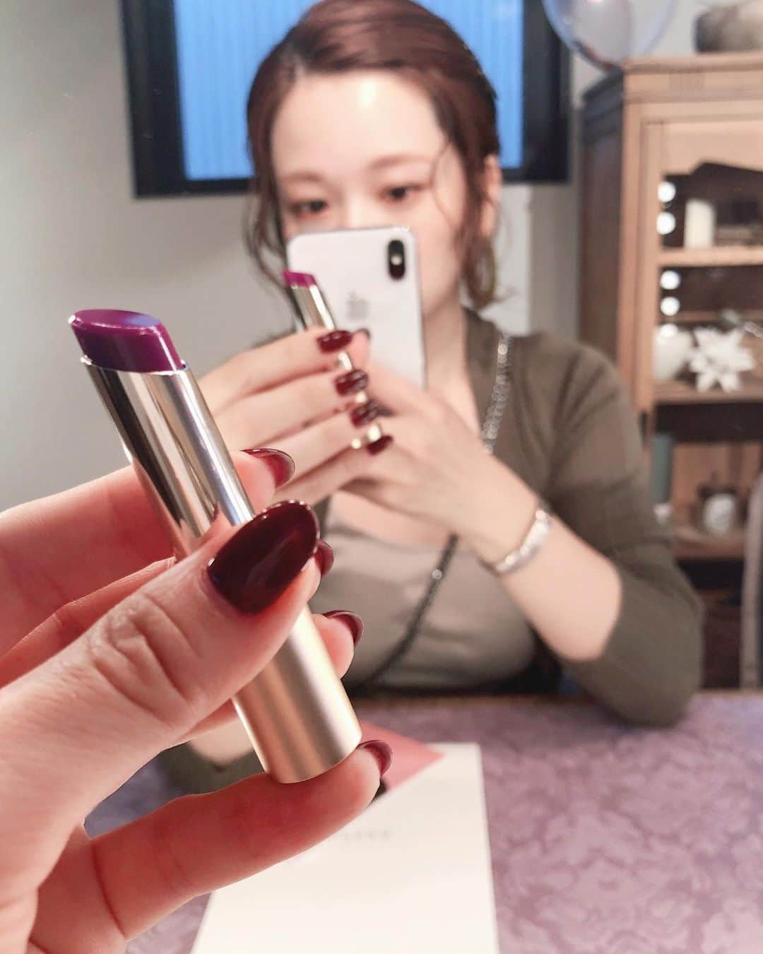 高山直子さんのインスタグラム写真 - (高山直子Instagram)「ピントの前と後ろ🙂💄🙃💄﻿ 昨日は大好きなオペラの限定色イベントへ。﻿ 限定色が爪と同じ色〜🍇﻿ 見た目よりもつけるとすっごい馴染む大人色で超絶可愛かったよ！🥺﻿ 最近赤系メイク好きだったのが、唇ほんのりボルドー系に一気に引き込まれた💜﻿ また載せます✨﻿ ﻿ ﻿ #女優ライトの凄さたるや﻿ #オペラリップティント﻿ #透ける秋色のくちびる﻿ #opera_secretparty﻿ #operacosmetics﻿ #PR」9月15日 19時40分 - nao_70koro