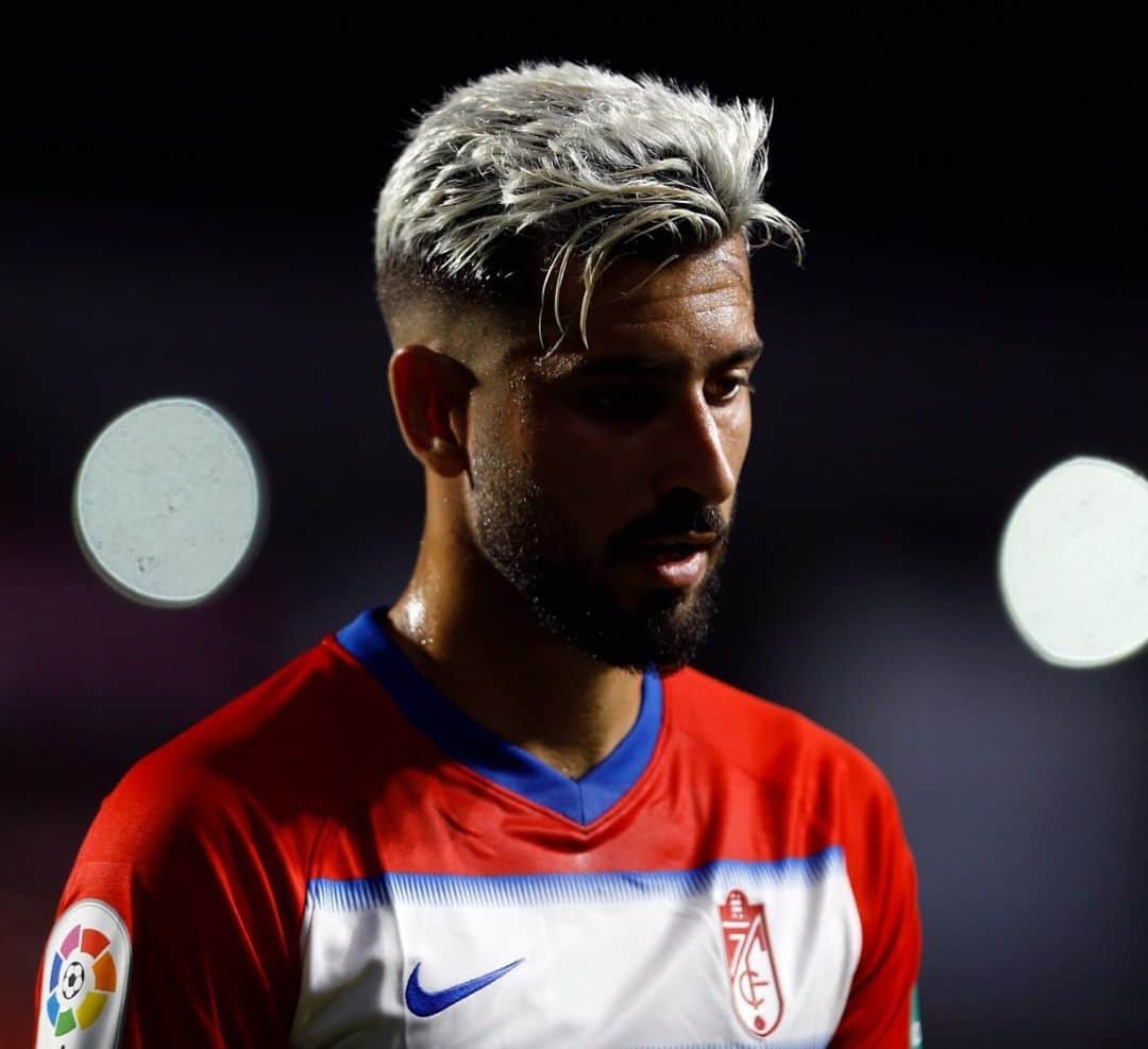 アルバロ・バディージョのインスタグラム：「Dia de partido. 🙌🏻 #CeltaGranada #Eternalucha #VamosGranada 🔴⚪️」