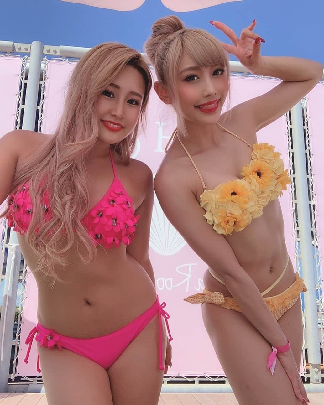 KAZUKIさんのインスタグラム写真 - (KAZUKIInstagram)「夏引きずってます🌺✨ ＊ Kazuki #バーレスク東京 #夏 #ビキニ #ギャル #黒ギャルと黒ギャル #バーレスク東京 #スーパーバーレスク #六本木 #ギャル #渋谷 #新宿 #オルチャン #自撮り #セルフィー #グラビア #10秒グラビア #BurlesqueTokyo #cute #kawaii #roppongi #Tokyo #Japan #me」9月15日 20時02分 - kazuki_burlesque